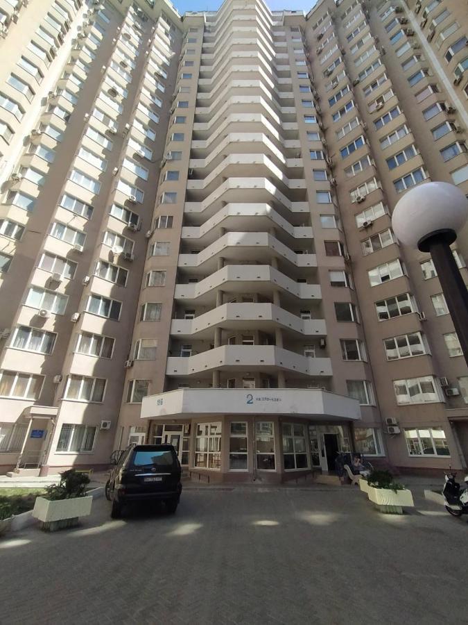 Апартаменты С Двумя Спальнями В Центре Города 敖德萨 外观 照片